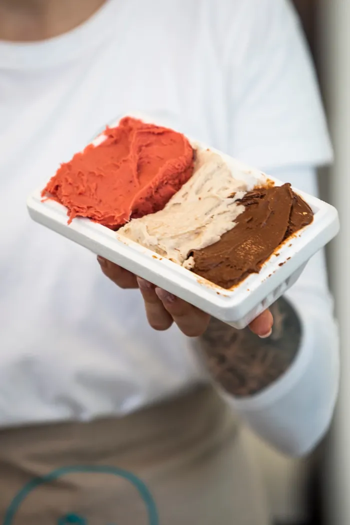Vaschetta DiBe con fragola, nocciola e cioccolato
